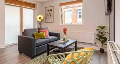 Central 1-bed Apartment With Free Parking & Wifi