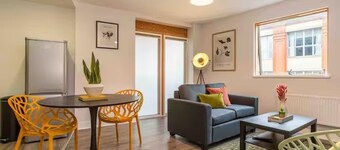 Central 1-bed Apartment With Free Parking & Wifi