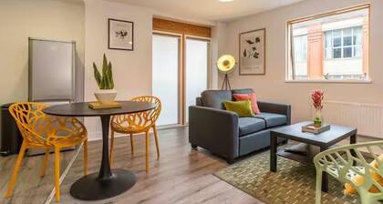 Central 1-bed Apartment With Free Parking & Wifi