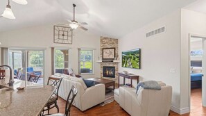 TV, fireplace