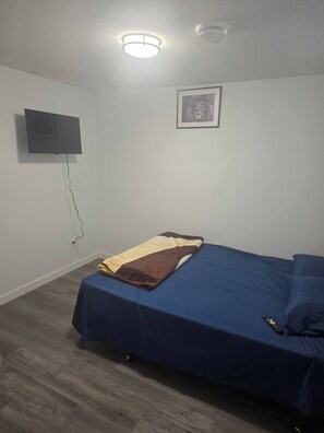 Room, 1 Bedroom | 1 bedroom - Room-new Build 2025 Comfy Suite! (Edmonton)