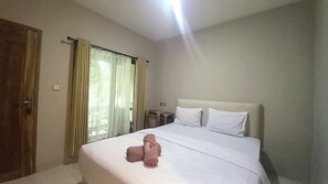 Una scrivania, Wi-Fi gratuito