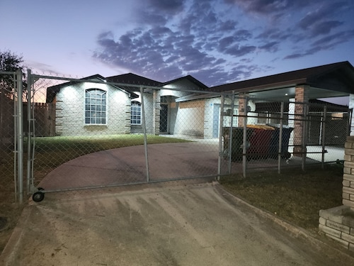 3BR/2BA House close to Starbase, LotX, Airport, LNG, Port Of Brownsville