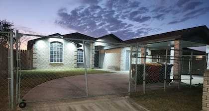 3BR/2BA House close to Starbase, LotX, Airport, LNG, Port Of Brownsville