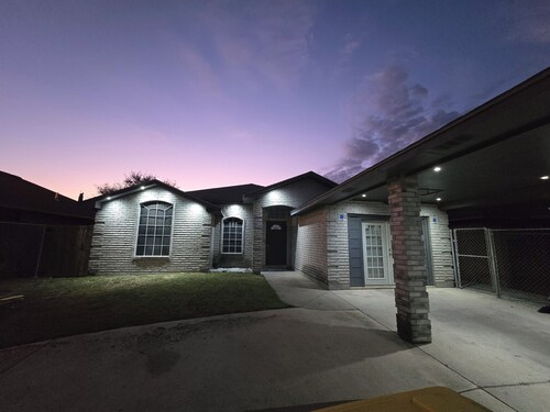 3BR/2BA House close to Starbase, LotX, Airport, LNG, Port Of Brownsville