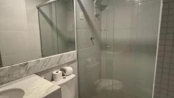 Triple Room | Bathroom | Shower, towels, soap, shampoo