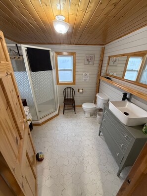 House, 3 Bedrooms, Balcony | Bathroom - The Glavine Getaway! (Fortune Harbour)