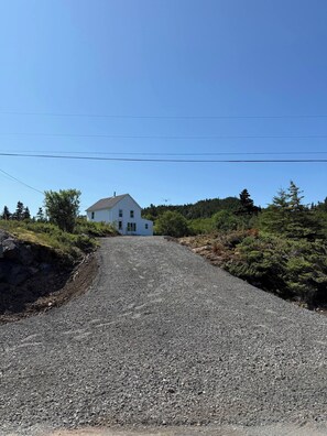 บ้านพัก, 3 ห้องนอน, ระเบียง | บริเวณที่พัก