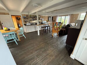 House, 3 Bedrooms, Balcony | Dining
