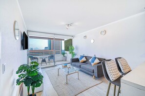 TV - Luz de Kennedy - 1D, Wifi, Mall & Parking (Las Condes)