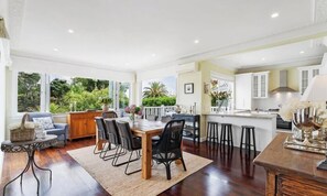 Unclassified image, 4 of 20, button