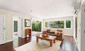 Unclassified image, 2 of 20, button