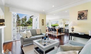 Unclassified image, 3 of 20, button