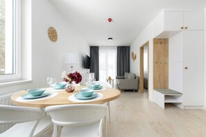 Dining - Letniskowa 1F Dąbki | Seaside Apartment Close to the Beach | Air conditioning (Dąbki)