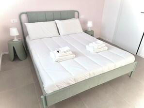 1 chambre, fer et planche à repasser, lit parapluie, Wi-Fi gratuit