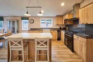 Fridge, microwave, oven, electric kettle - Host & Stay | Sandy Lane Lodge (Pocklington)