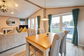 Dining - Host & Stay | Sandy Lane Lodge (Pocklington)