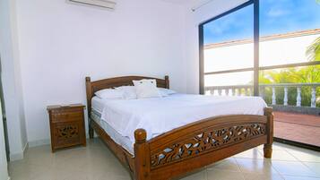 Rumah Klasik, pemandangan kebun, tepi pantai