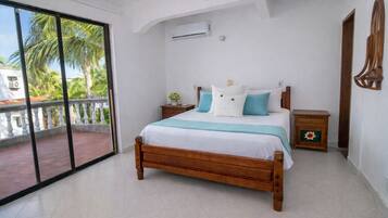 Nhà phong cách cổ điển, quang cảnh vườn, cạnh bãi biển