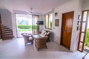 Classic House, Garden View, Beachside | Interior
