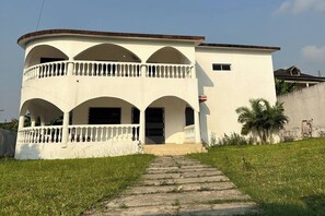 Exterior - Private rooms in a Villa - Abidjan, Ivory Coast (Abidjan)