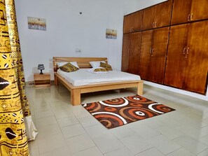 3 bedrooms, iron/ironing board, Internet, bed sheets - Private rooms in a Villa - Abidjan, Ivory Coast (Abidjan)
