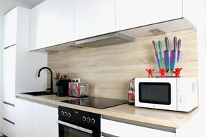 Comfort Apartment, City View | Private kitchen