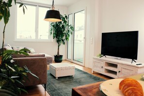 Comfort Apartment, City View | Living area