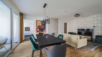 Comfort-Apartment | Zimmersafe, Schreibtisch, Verdunkelungsvorhänge, schallisolierte Zimmer