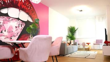 Comfort Apartment, City View | Living area