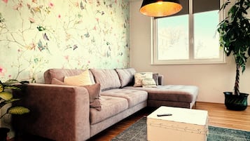 Comfort Apartment, City View | Living area