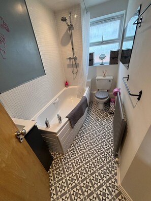 Apartment, 1 Bedroom | Bathroom shower - Cosy Jewellery Quarter Flat (Birmingham)