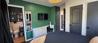 Derby Digs - Cozy King!  Near Park!