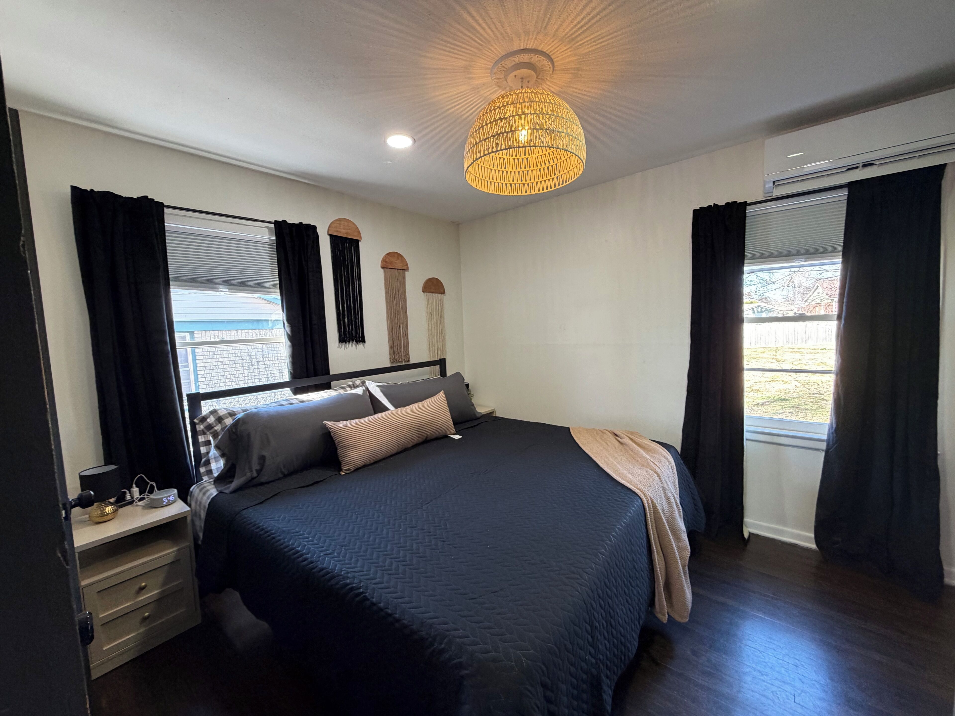 Iron/ironing board, free WiFi, bed sheets