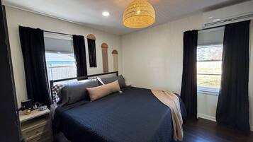 Iron/ironing board, free WiFi, bed sheets