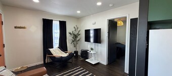 Derby Digs - Cozy King!  Near Park!