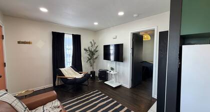 Derby Digs - Cozy King! Near Park!