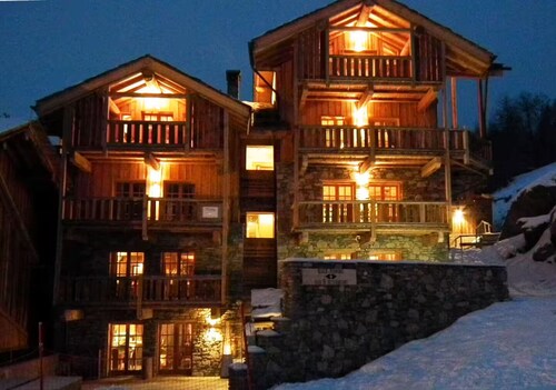 Penthouse views of the Peaks and the Piste