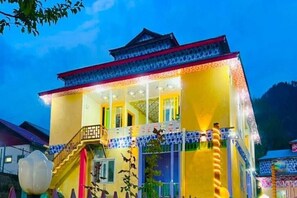 Imej tidak diklasifikasikan, 4 daripada 9, butang