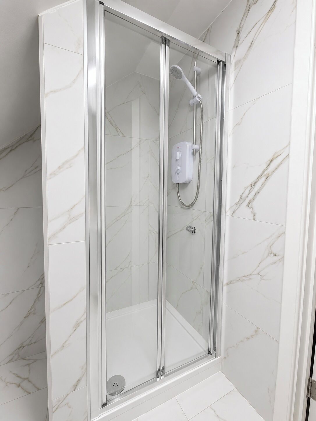 Family Quadruple Room | Bathroom | Shower, towels, soap, shampoo
