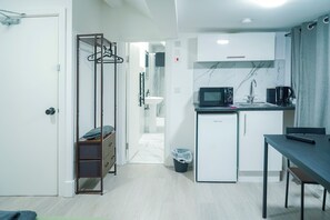 Unclassified image, 3 of 13, button - KW SELF CONTAIN STUDIOS ALEXANDRA PALACE (London)