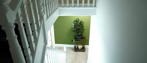 المنشأة من الداخل