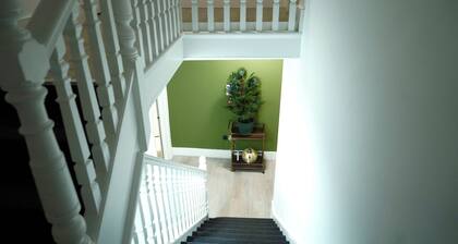 KW SELF CONTAIN STUDIOS ALEXANDRA PALACE