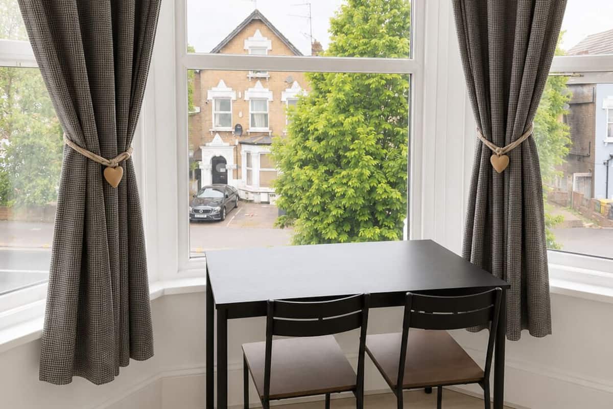 Desk, laptop workspace, iron/ironing board, free WiFi