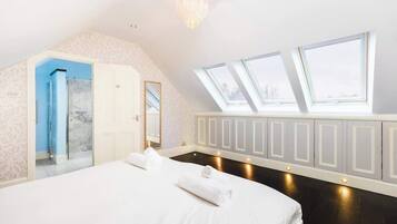 4 bedrooms, iron/ironing board, WiFi, bed sheets