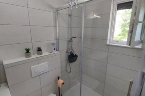 Eco-friendly toiletries, hair dryer, towels, soap - Villa Madlen - Sea View Apartment 2 (Opatija)
