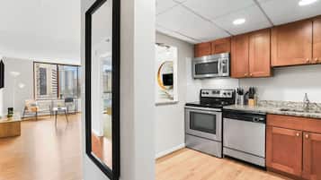 Refrigerador, microondas, horno y parrilla de estufa