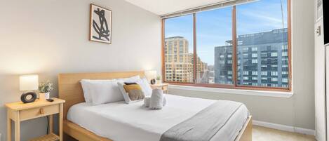 2 bedrooms, desk, iron/ironing board, WiFi