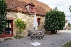 Outdoor dining - Maison 2 du domaine d'embourg (Souvigny)