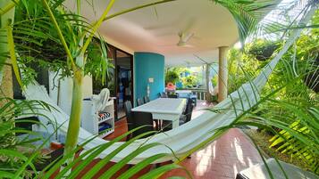 Family Cabin, Non Smoking, Beachside | Outdoor dining